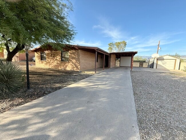 8735 E Shiloh Pl in Tucson, AZ - Building Photo - Building Photo