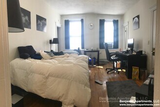 74 Brainerd Rd, Unit 10 in Boston, MA - Foto de edificio - Building Photo