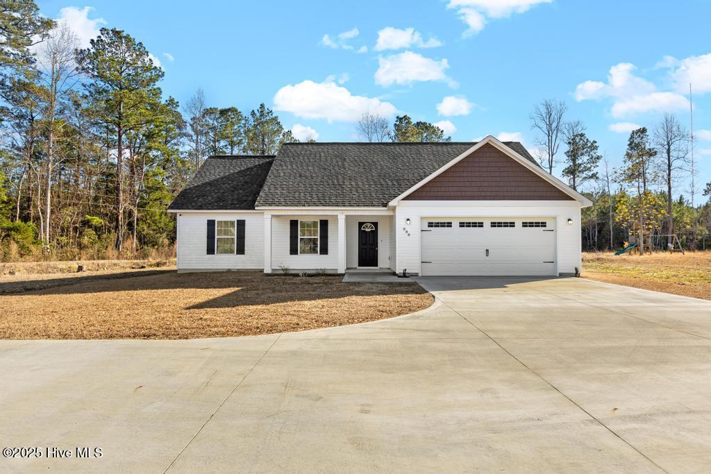 888 Old Folkstone Rd in Sneads Ferry, NC - Building Photo