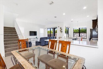 3273 W 99th Pl in Hialeah, FL - Building Photo - Building Photo