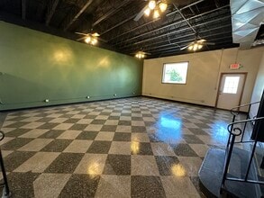 305 Rebecca St, Unit 307 in Bristol, VA - Foto de edificio - Building Photo
