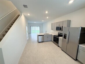 3102 Skyline Lp in Kissimmee, FL - Building Photo - Building Photo