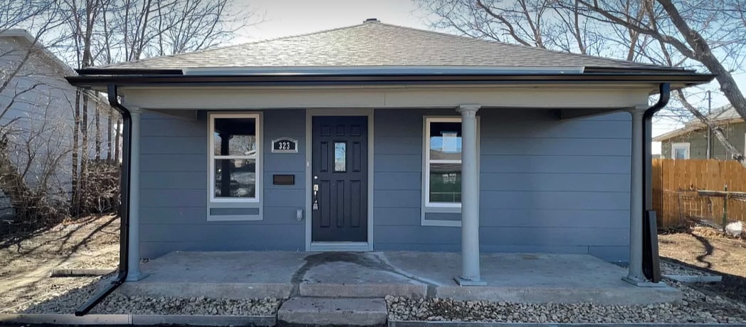 323 Douglas St in Sterling, CO - Building Photo