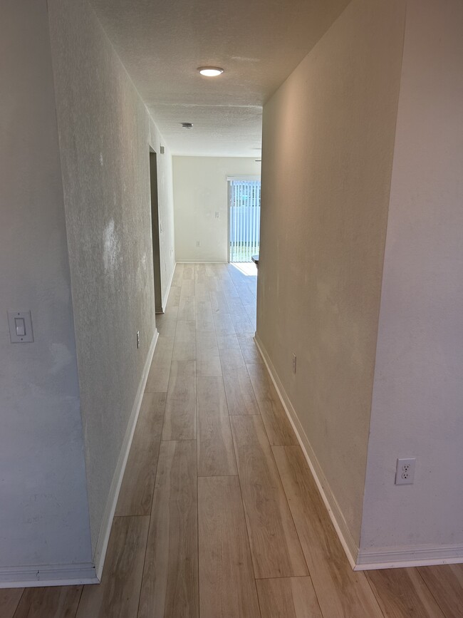 120 NW 25th Ave in Cape Coral, FL - Building Photo - Building Photo