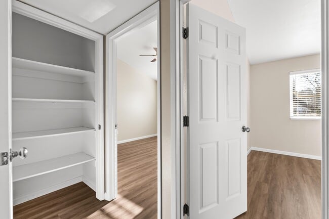 Menlo Pointe in Chico, CA - Building Photo - Building Photo