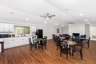The Crossing at Henderson Mill Apartment Homes in Chamblee, GA - Foto de edificio - Building Photo