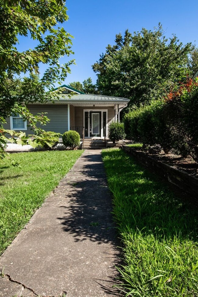 434 W Holly St in Fayetteville, AR - Foto de edificio - Building Photo