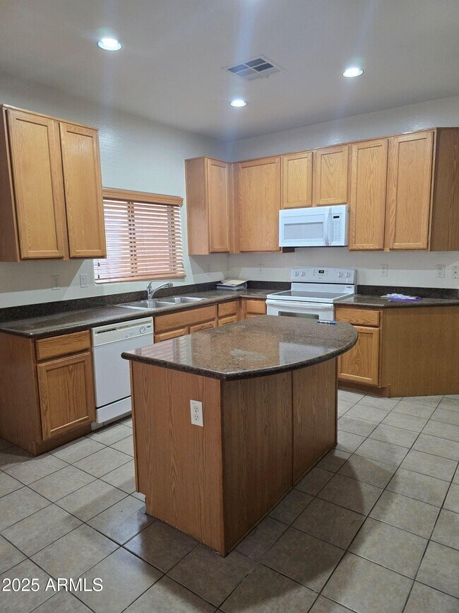 2710 E Chester Dr in Chandler, AZ - Building Photo - Building Photo