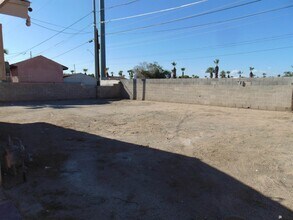 2070 E La Mesa St in Yuma, AZ - Foto de edificio - Building Photo