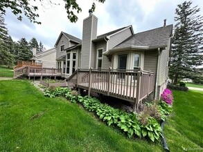 28240 Golf Pointe Blvd in Farmington Hills, MI - Building Photo - Building Photo