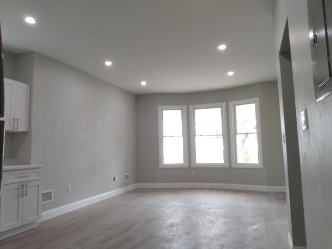 property at 14 W Erie St