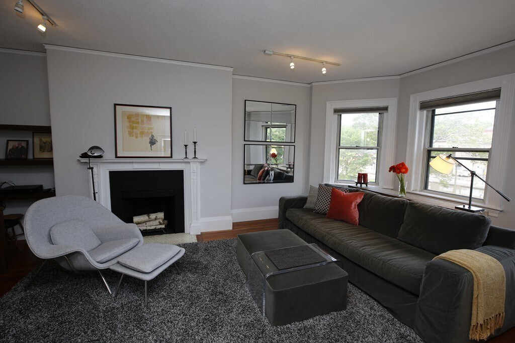 919 Beacon St in Boston, MA - Building Photo