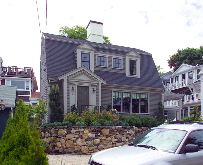 31 Brewster St in Plymouth, MA - Foto de edificio - Building Photo