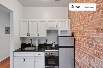 351 W 46th St in New York, NY - Building Photo - Building Photo