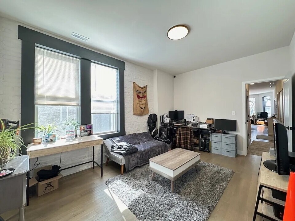 841 N Mozart St, Unit A08C in Chicago, IL - Foto de edificio