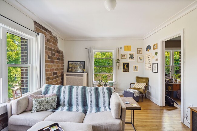 2733 Girard Ave S in Minneapolis, MN - Building Photo - Building Photo