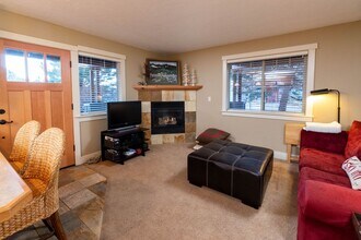 2545 NW Awbrey Rd in Bend, OR - Building Photo - Building Photo