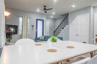 2214 Des Chaumes St in Houston, TX - Building Photo - Building Photo