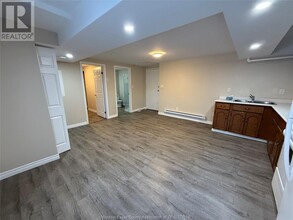 249 Pillette Rd in Windsor, ON - Building Photo - Building Photo