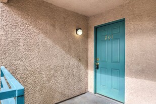 2180 Pinetop Ln in Las Vegas, NV - Building Photo - Building Photo