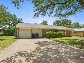 1402 Village Dr in College Station, TX - Building Photo