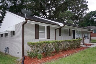 504 Pinecrest Dr in Riverdale, GA - Building Photo - Building Photo