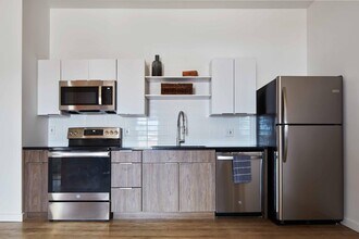 911 Madison Ave in Toledo, OH - Building Photo - Building Photo