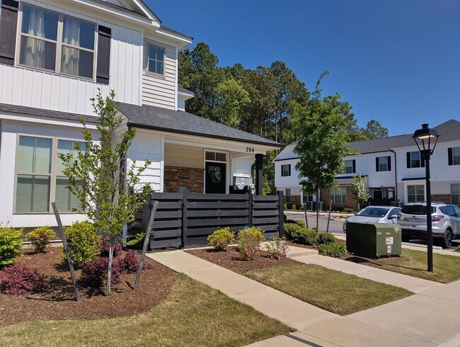 704 Kathy Ann Wy W in Carrollton, VA - Building Photo - Building Photo