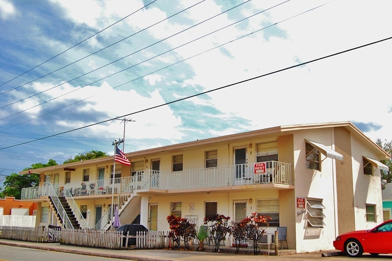 324 N J St in Lake Worth, FL - Foto de edificio