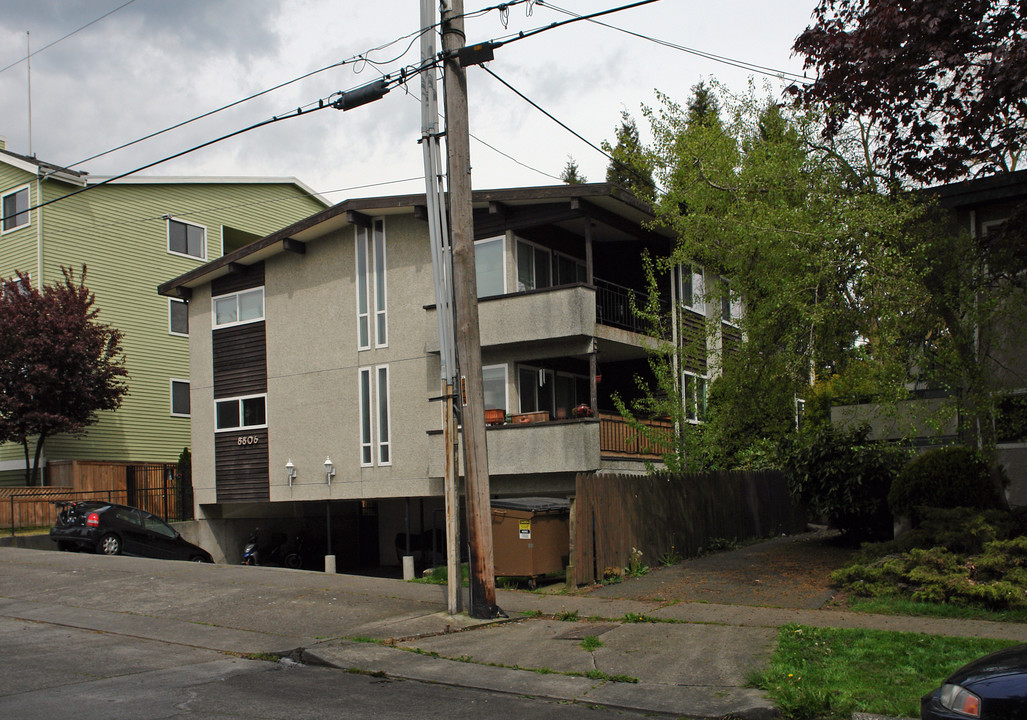 8806 Nesbit Ave N in Seattle, WA - Building Photo