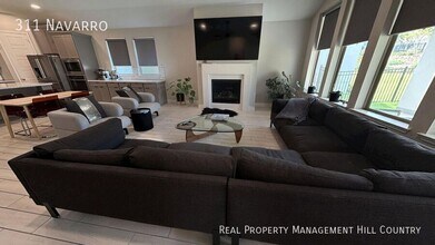 311 Navarro in Boerne, TX - Building Photo - Building Photo