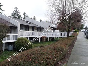 2726 SW 327th St in Federal Way, WA - Building Photo - Building Photo