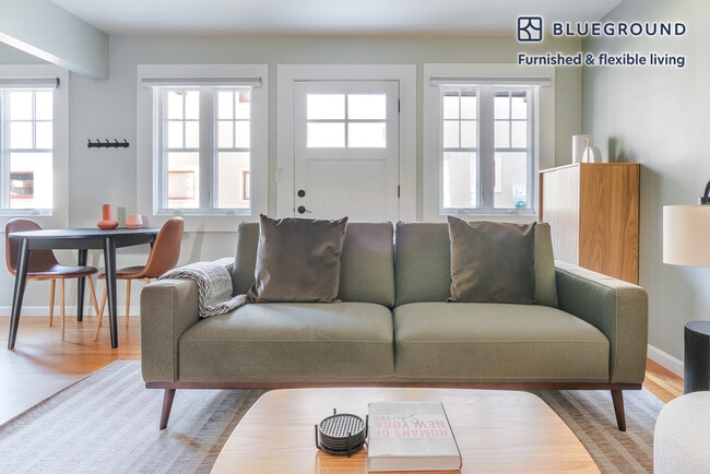 327 Hawthorne Ave in Palo Alto, CA - Foto de edificio - Building Photo