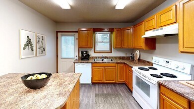 3506 S Sertoma Ave in Sioux Falls, SD - Building Photo - Building Photo