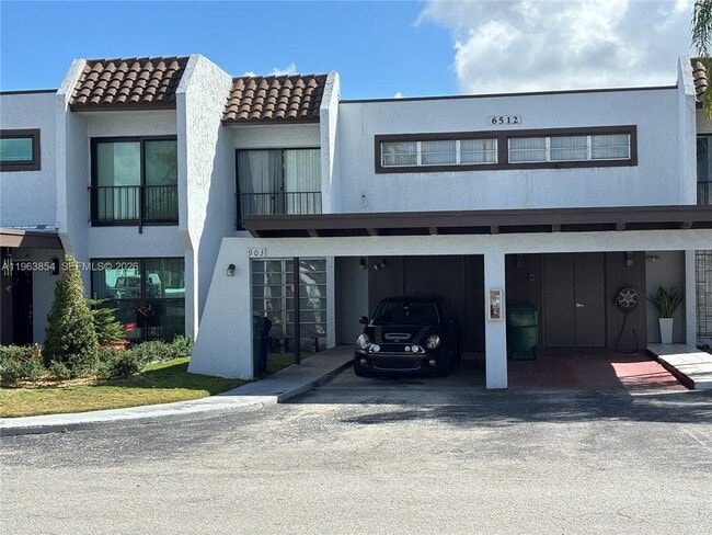 6512 Kendale Lakes Dr in Miami, FL - Building Photo - Building Photo