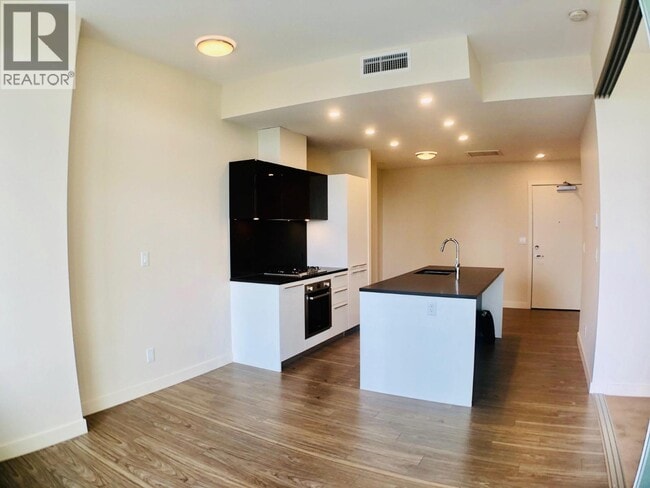 6383 McKay Ave in Burnaby, BC - Building Photo - Building Photo