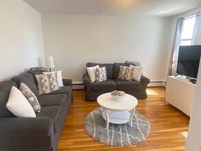 132 Emerson St, Unit 23 in Boston, MA - Foto de edificio - Building Photo