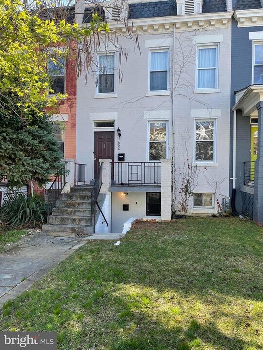 608 Kenyon St NW in Washington, DC - Building Photo