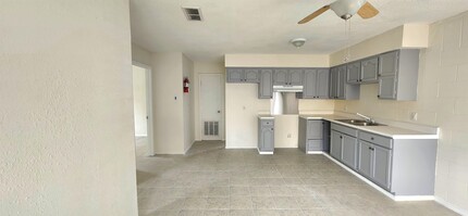 1702 Iturbide St in Laredo, TX - Building Photo - Building Photo