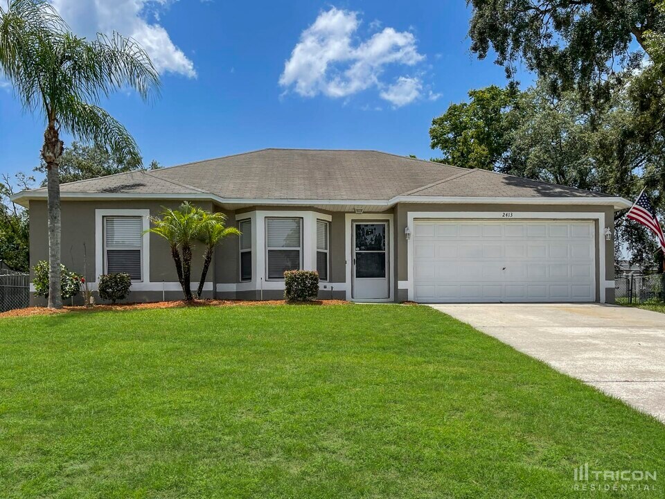 2413 Amherst Ave in Spring Hill, FL - Building Photo