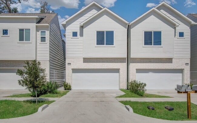 property at 5215 Noble St