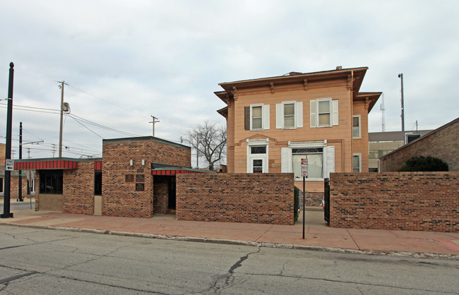 1018 56th St in Kenosha, WI - Foto de edificio - Building Photo