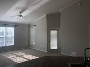 10025 Courtney Palms Blvd in Tampa, FL - Building Photo - Building Photo