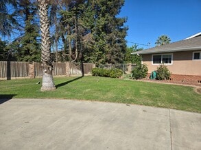 13582 Grangeville Blvd in Hanford, CA - Building Photo - Building Photo