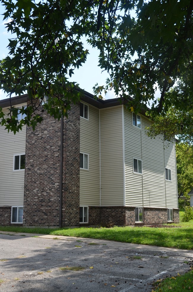 Heritage Apartments in Jefferson City, MO - Foto de edificio - Building Photo