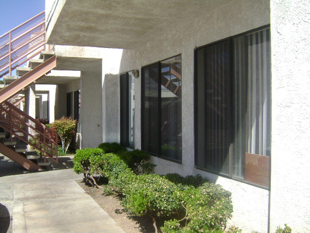 Lancaster Villas in Lancaster, CA - Foto de edificio - Building Photo