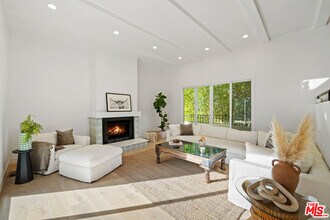 4148 Sunswept Dr in Los Angeles, CA - Building Photo - Building Photo