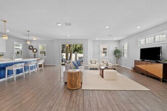 5834 S MacDill Ave in Tampa, FL - Building Photo - Building Photo