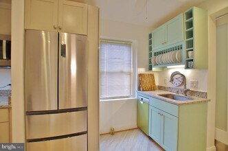 2407 Arlington Blvd in Arlington, VA - Building Photo - Building Photo