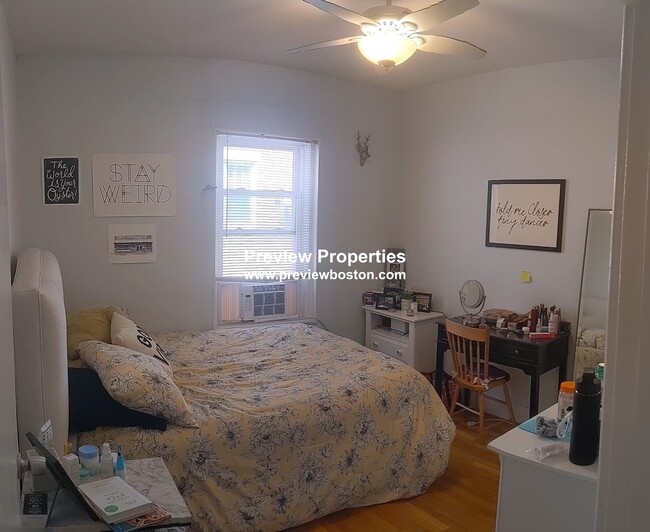 1307 Commonwealth Ave, Unit 4 in Boston, MA - Building Photo - Building Photo